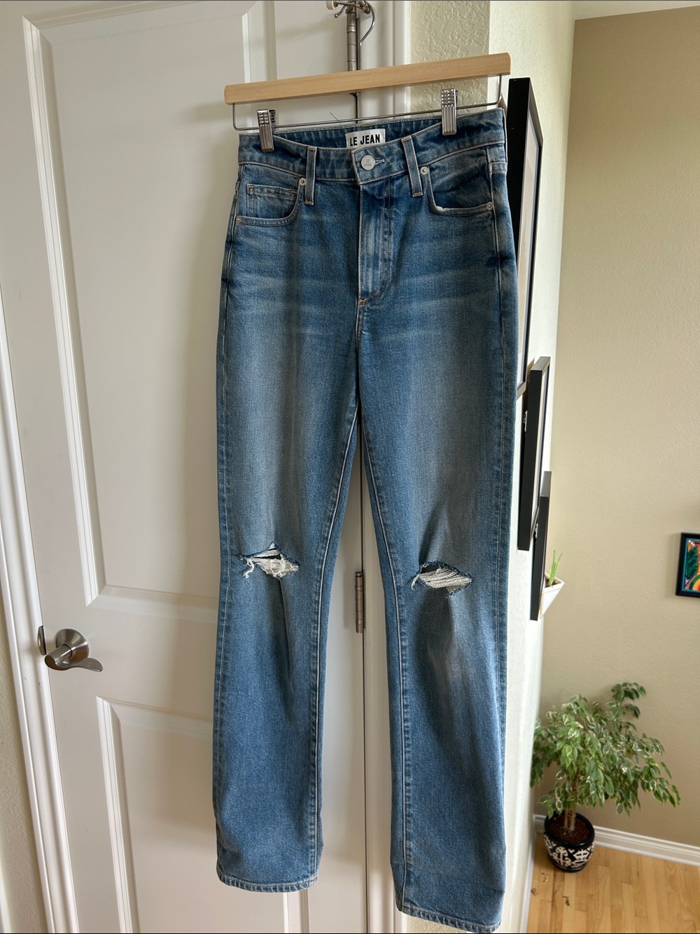Le Jean High-Rise Distressed Blue Jeans